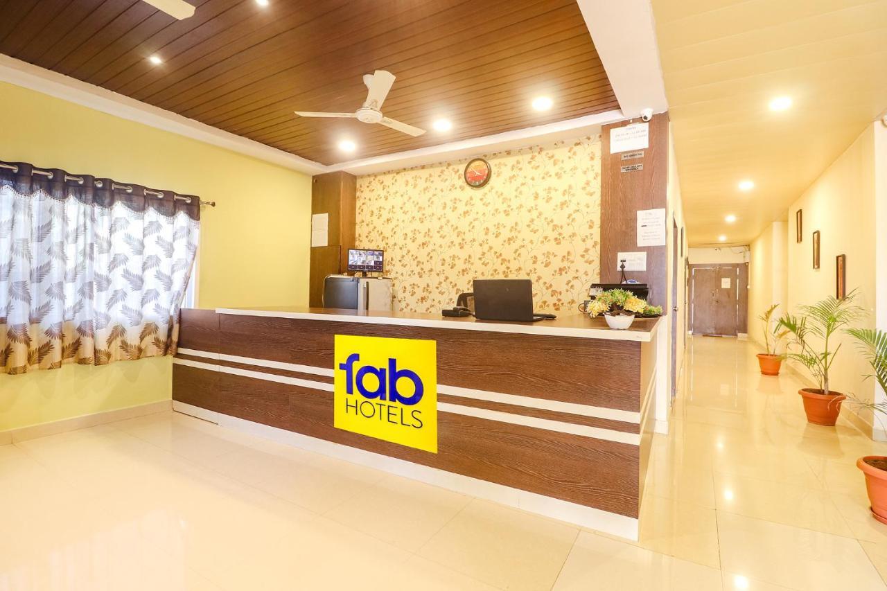 Fabexpress Airport Stay Inn - Nr Hyderabad International Airport, Shamshabad ภายนอก รูปภาพ
