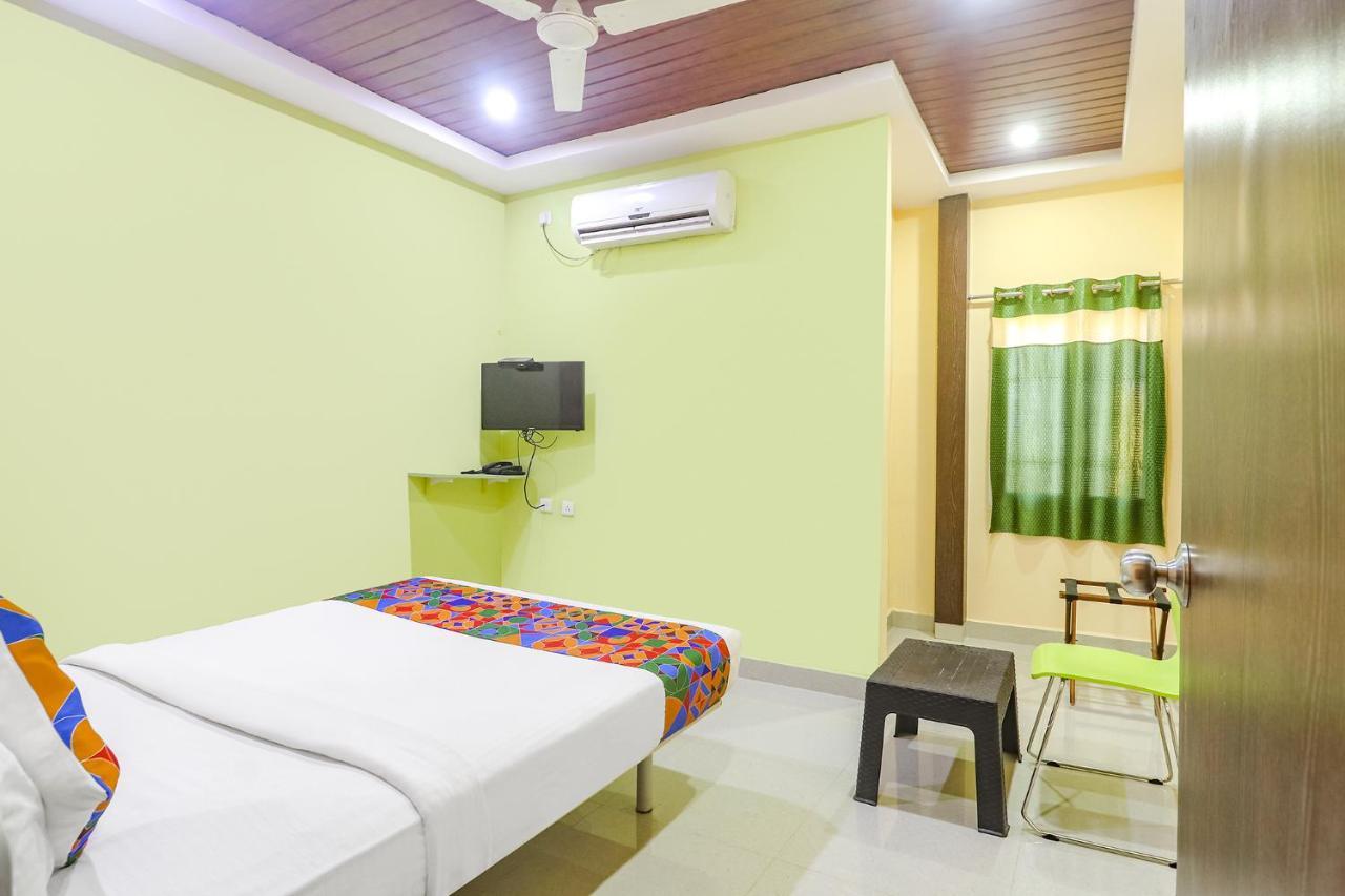 Fabexpress Airport Stay Inn - Nr Hyderabad International Airport, Shamshabad ภายนอก รูปภาพ
