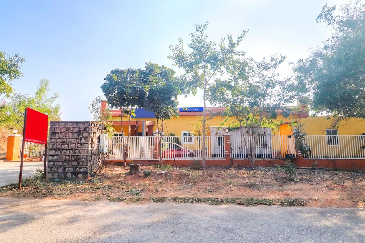 Fabexpress Airport Stay Inn - Nr Hyderabad International Airport, Shamshabad ภายนอก รูปภาพ